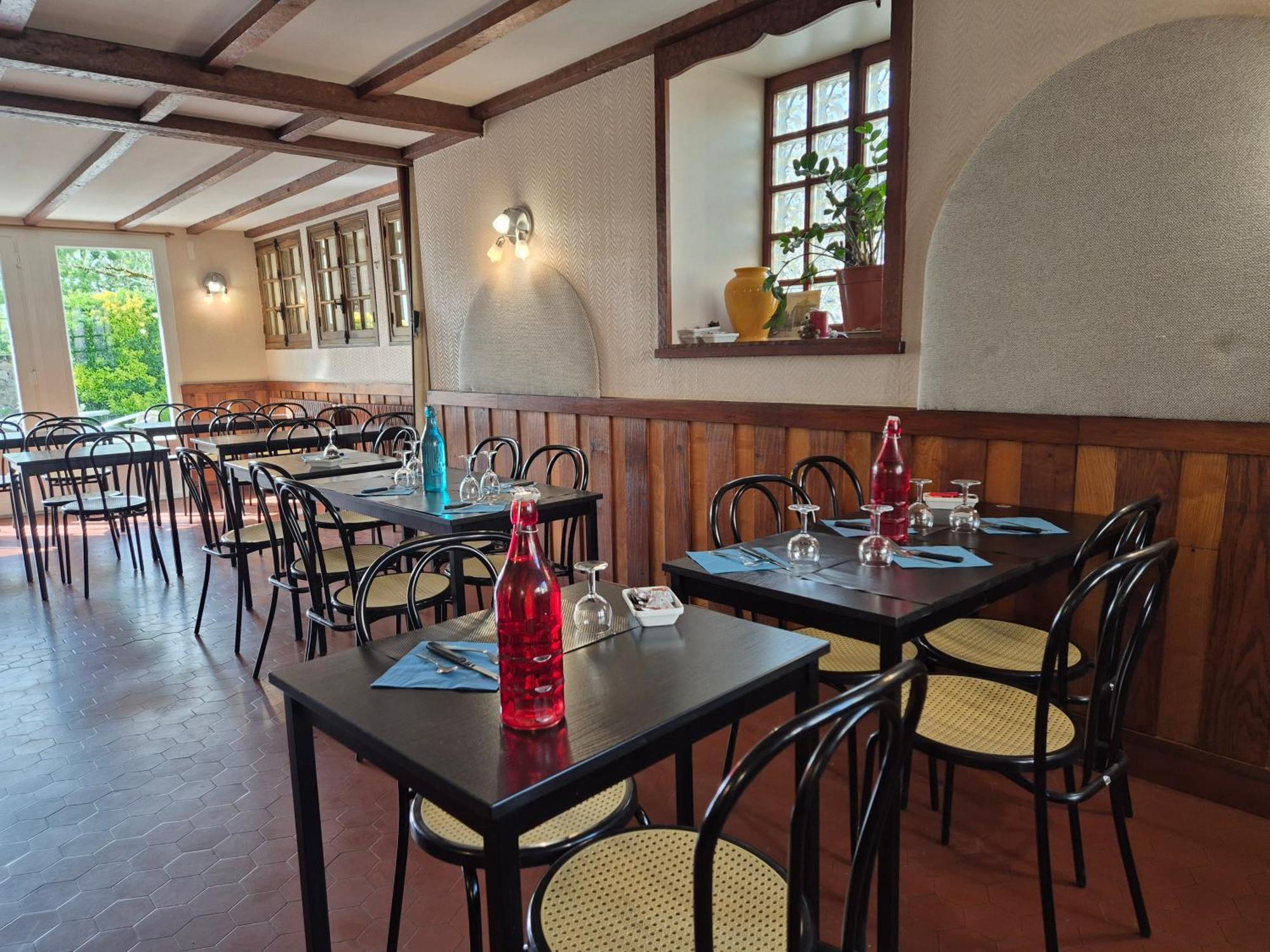 Logis Hotel Restaurant L'Oustal Naves  Екстериор снимка
