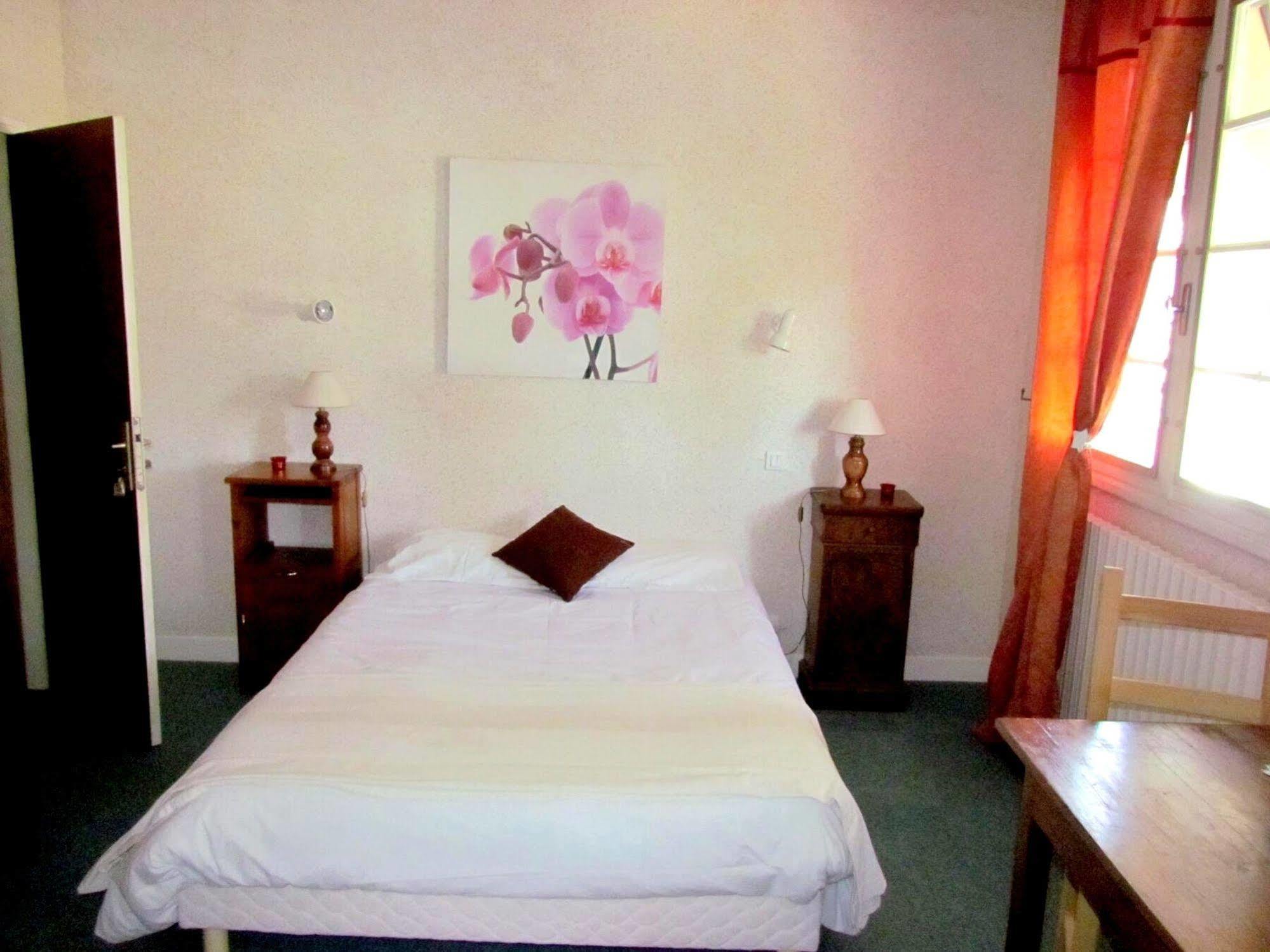 Logis Hotel Restaurant L'Oustal Naves  Екстериор снимка